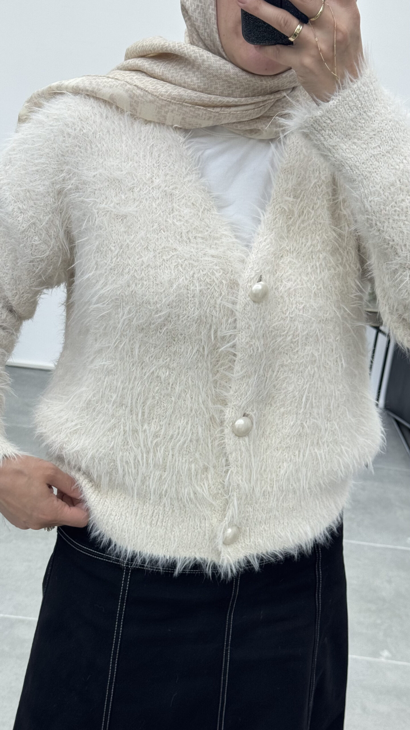 Saçaklı Yumoş Hırka - Görsel 3