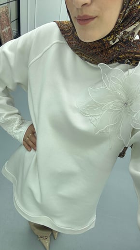 İthal Çiçek Detaylı Sweat - Görsel 5