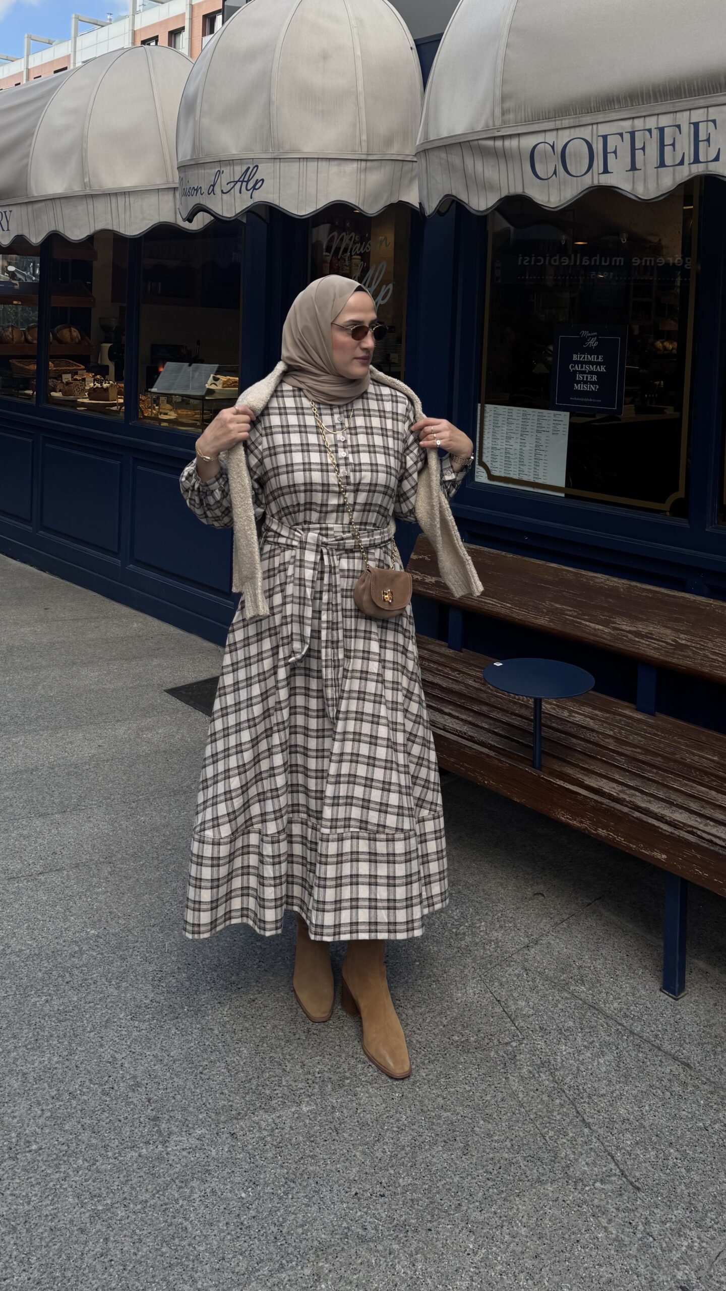 Ekose Kuşaklı Elbise